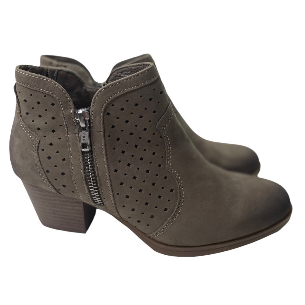 Earth Marion Women’s Khaki Colored Ankle Western Boots - Picture 4 of 9